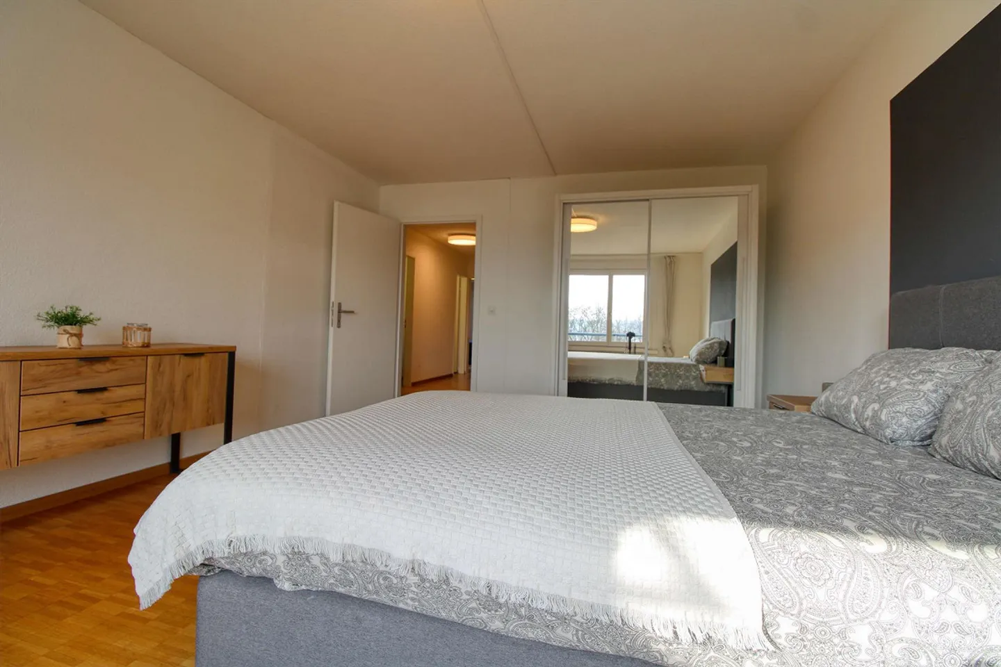 Stanza di coliving elegante a Zurigo - Foto 3 di 17