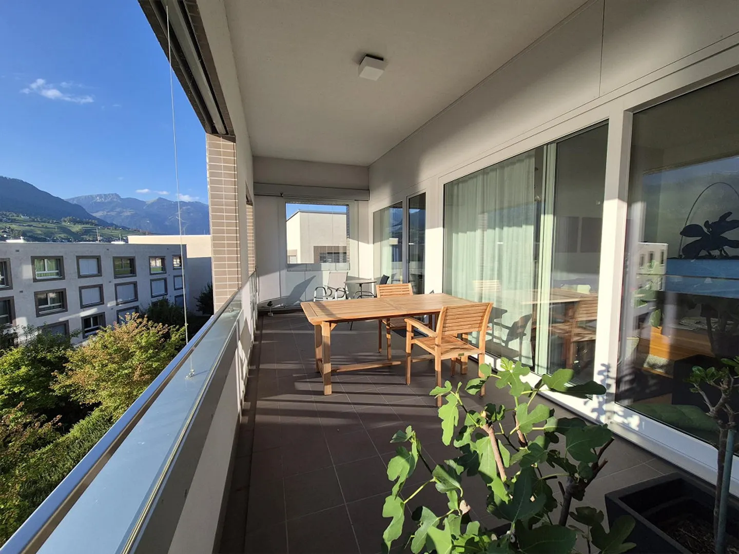 Appartement en attique attrayant de 4,5 pièces avec espace de baignade privé - Photo 1 sur 11