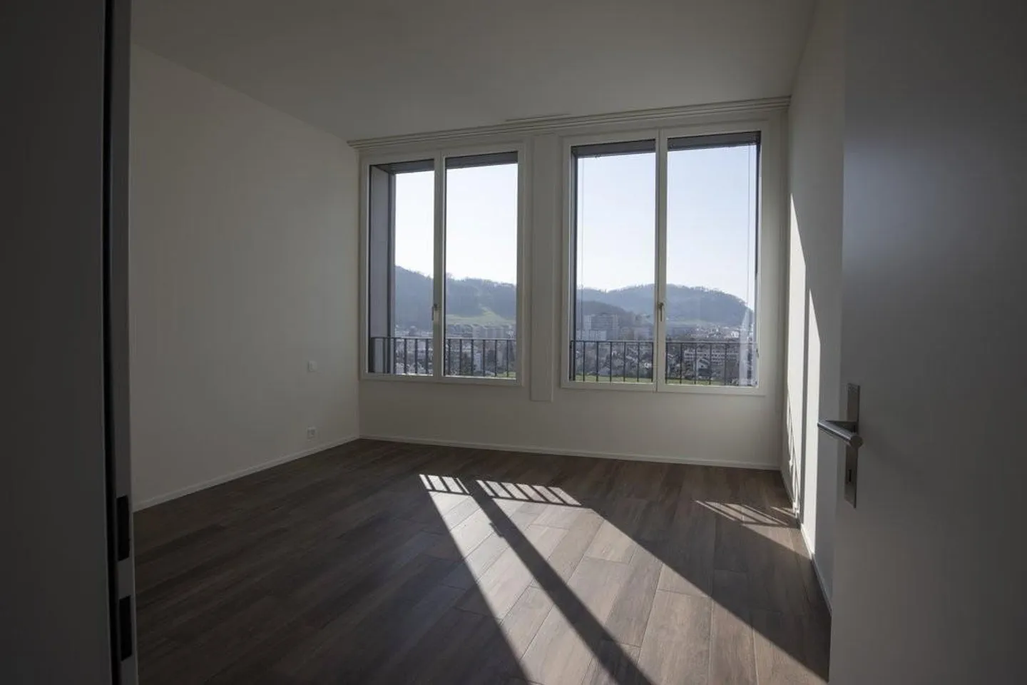 Vivere al 10° piano - Altezza della stanza di 3,5 metri - Foto 8 di 10