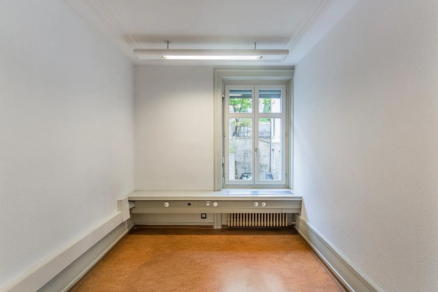 Office at Stampfenbachstrasse 32 in 8006 Zurich - Photo 1 of 3