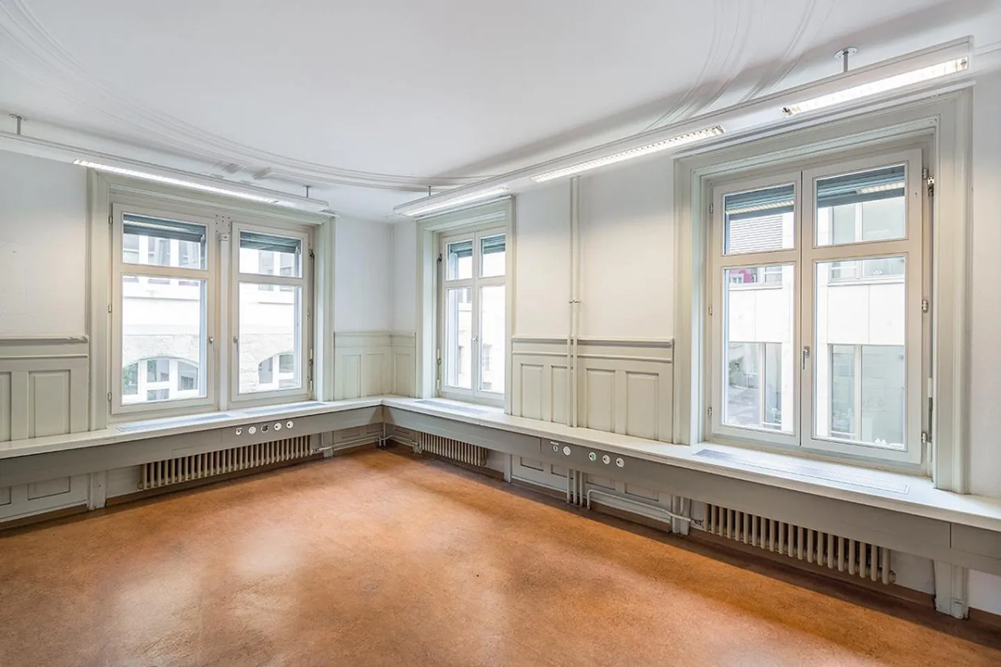 Office at Stampfenbachstrasse 32 in 8006 Zurich - Photo 2 of 3