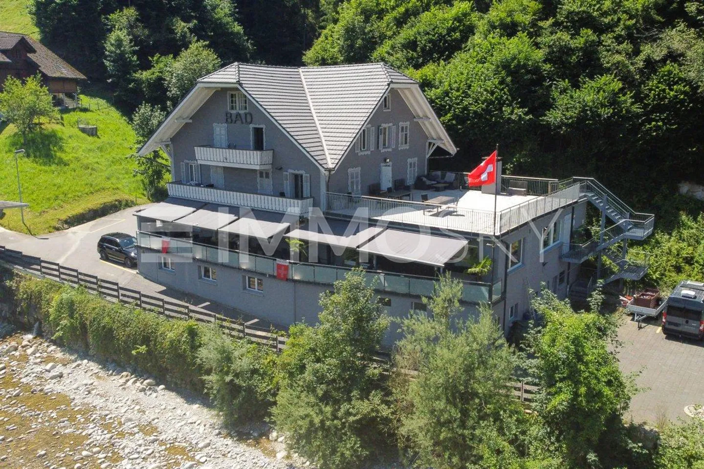 Succès servi ! Fraîchement rénové et prêt à partir - Photo 1 sur 5