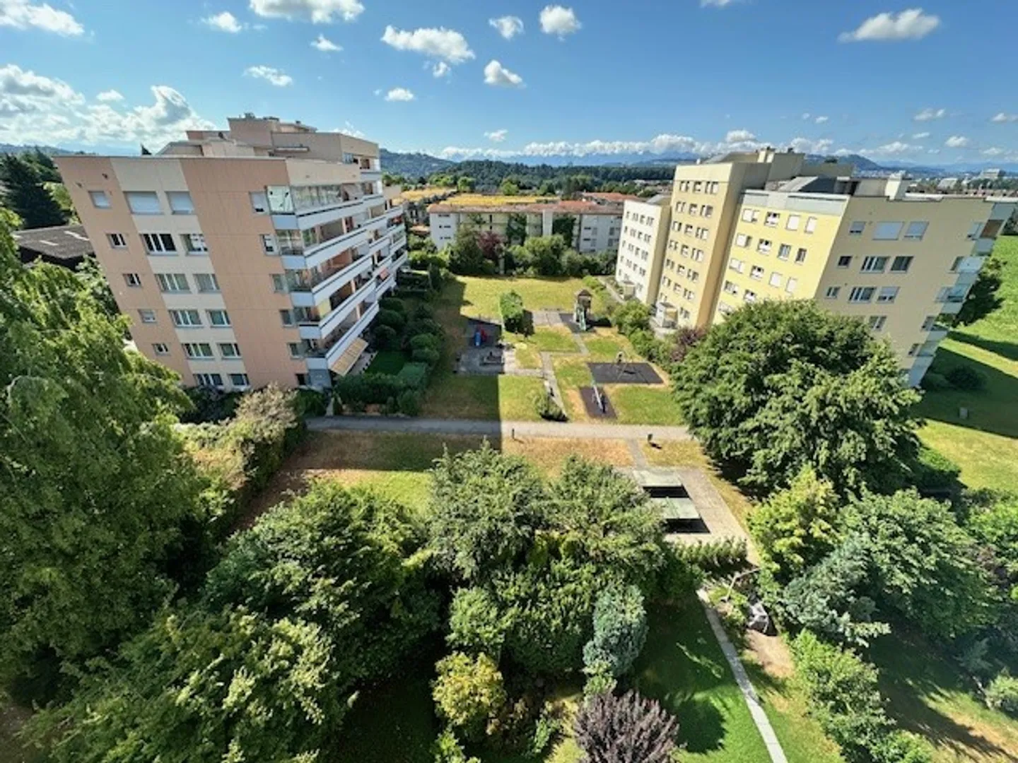 Appartement moderne de 3,5 pièces avec balcon et accès à la terrasse sur le toit - Photo 6 sur 14
