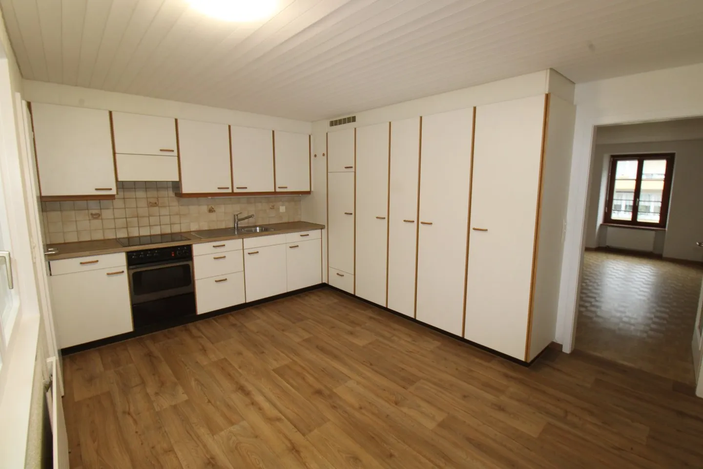 Appartement spacieux de 1,5 pièce dans la vieille ville de Bienne - Photo 2 sur 5