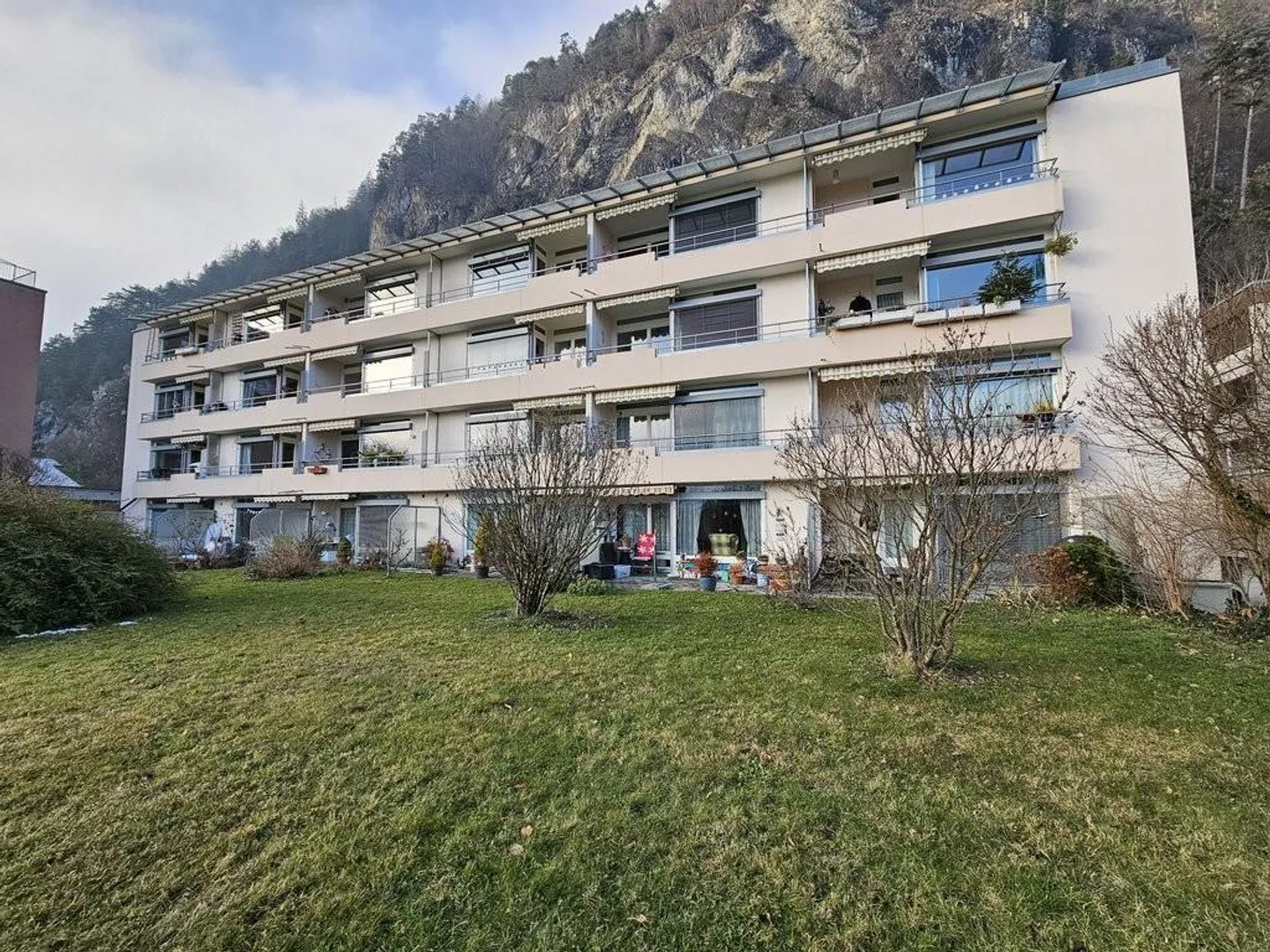 Bellissimo appartamento di 4,5 stanze con vista sull'Aare a Unterseen in affitto - Foto 1 di 9