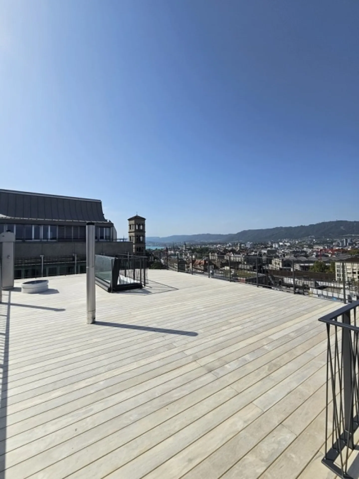 Appartamento esclusivo sopra i tetti di Zurigo con grande terrazza - Foto 4 di 12