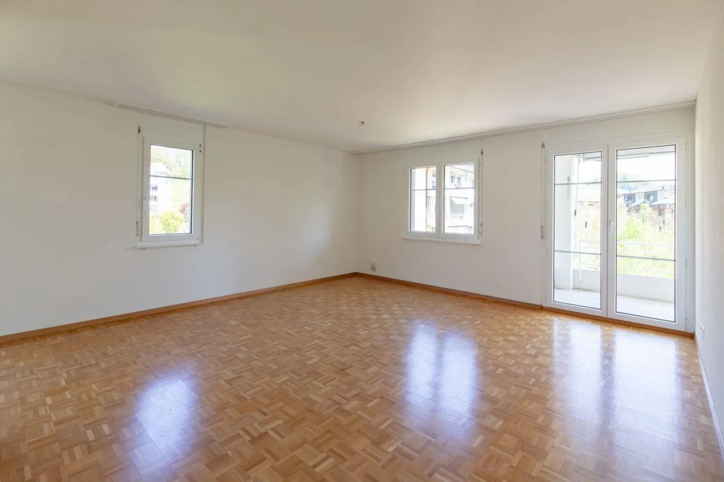 Appartement de rez-de-chaussée idyllique avec vue sur l'étang - Photo 3 sur 9