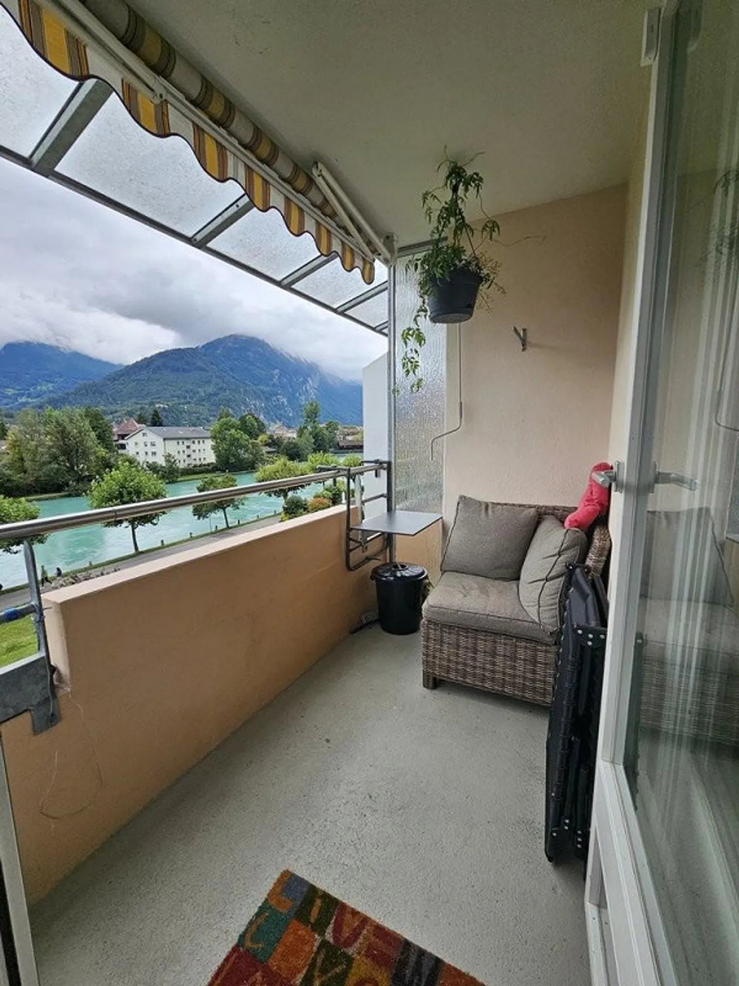 Bellissimo appartamento di 4,5 stanze con vista sull'Aare a Unterseen in affitto - Foto 8 di 9