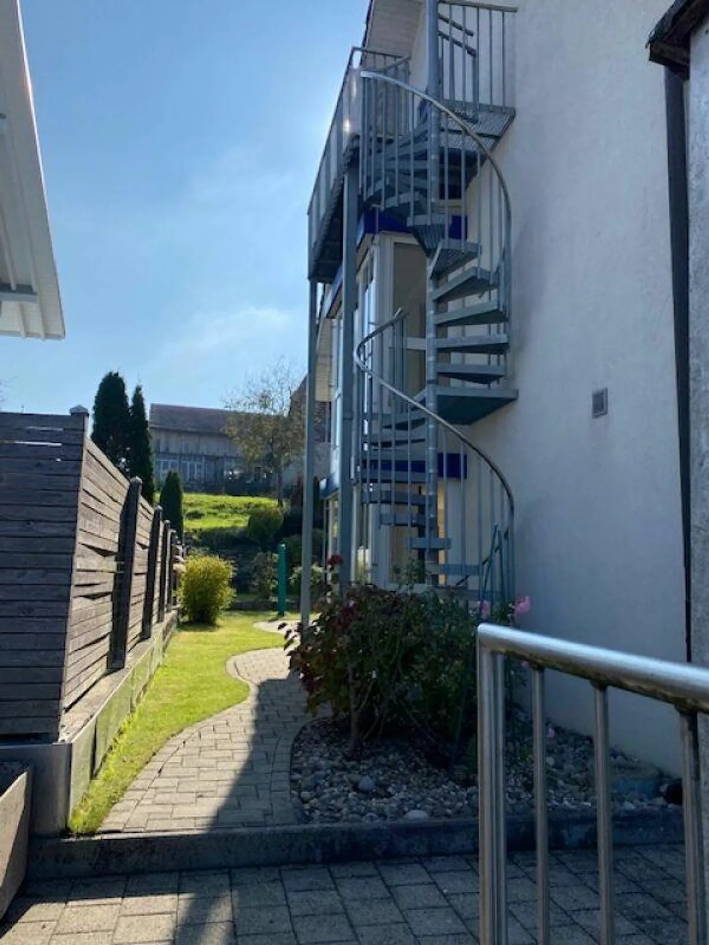 Appartamento duplex di 4,5 stanze con carattere di casa unifamiliare - Foto 5 di 27