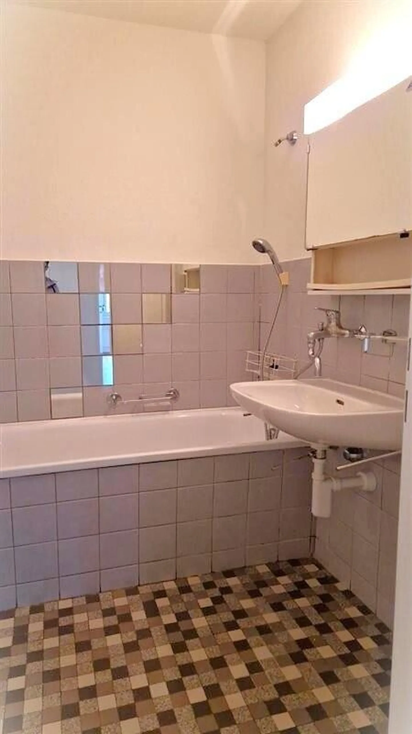 Vivre dans le vert et pourtant central : appartement de 3,5 pièces - Photo 6 sur 8