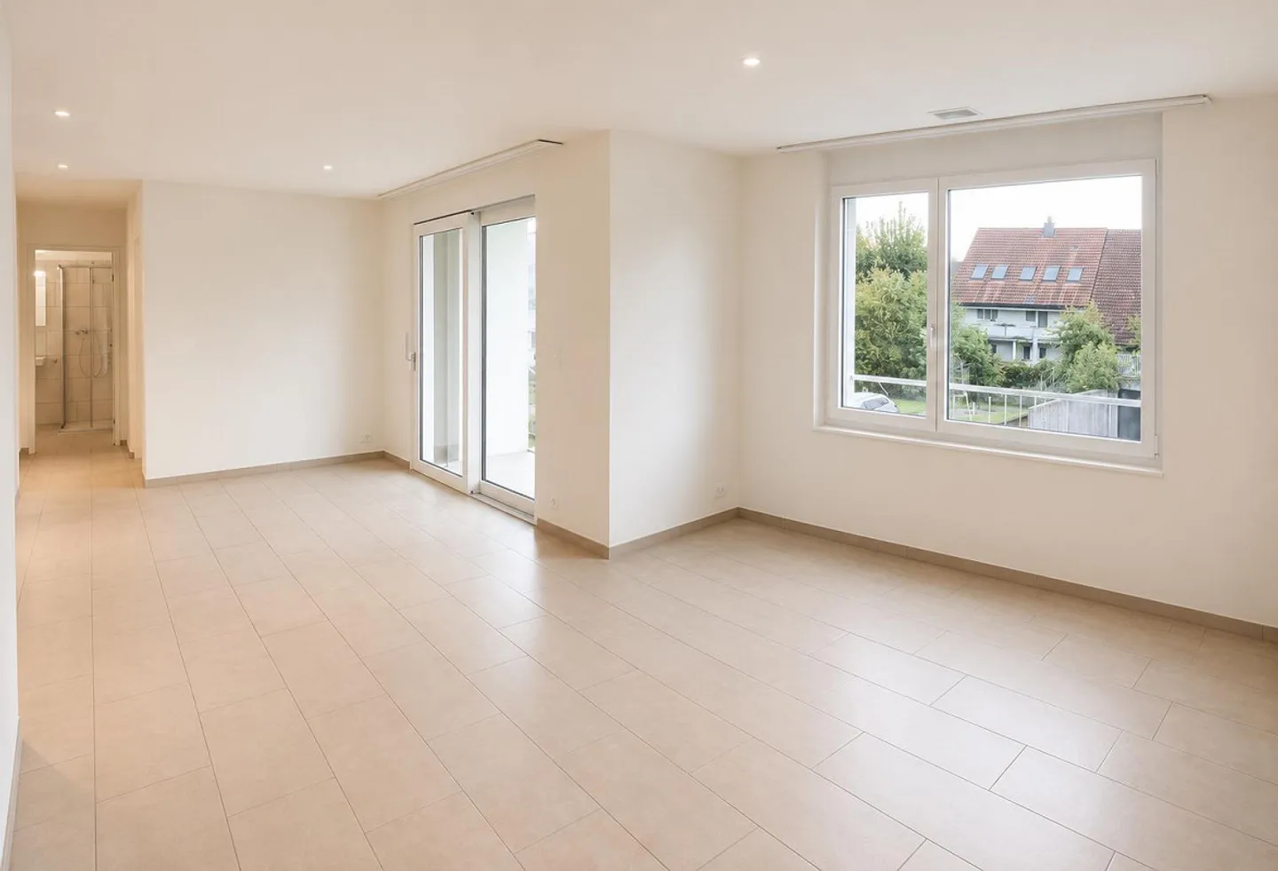 Modern spacious 2.5 room apartment - Photo 3 of 7