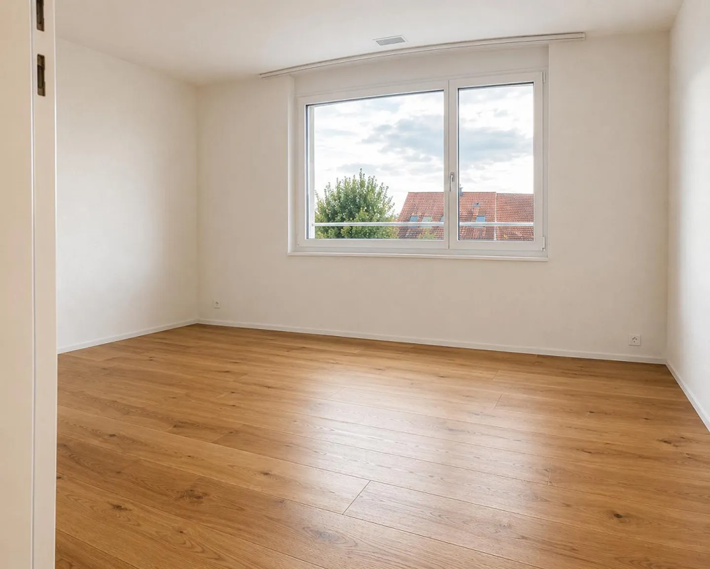 Modern spacious 2.5 room apartment - Photo 4 of 7