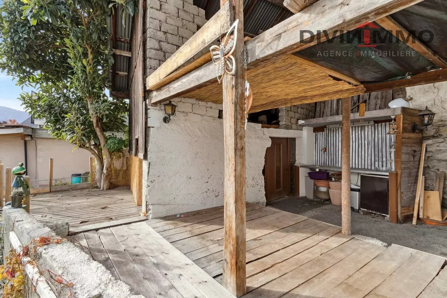 Charmante Scheune mit Terrasse, Garage und Parkplatz - Foto 4 von 5