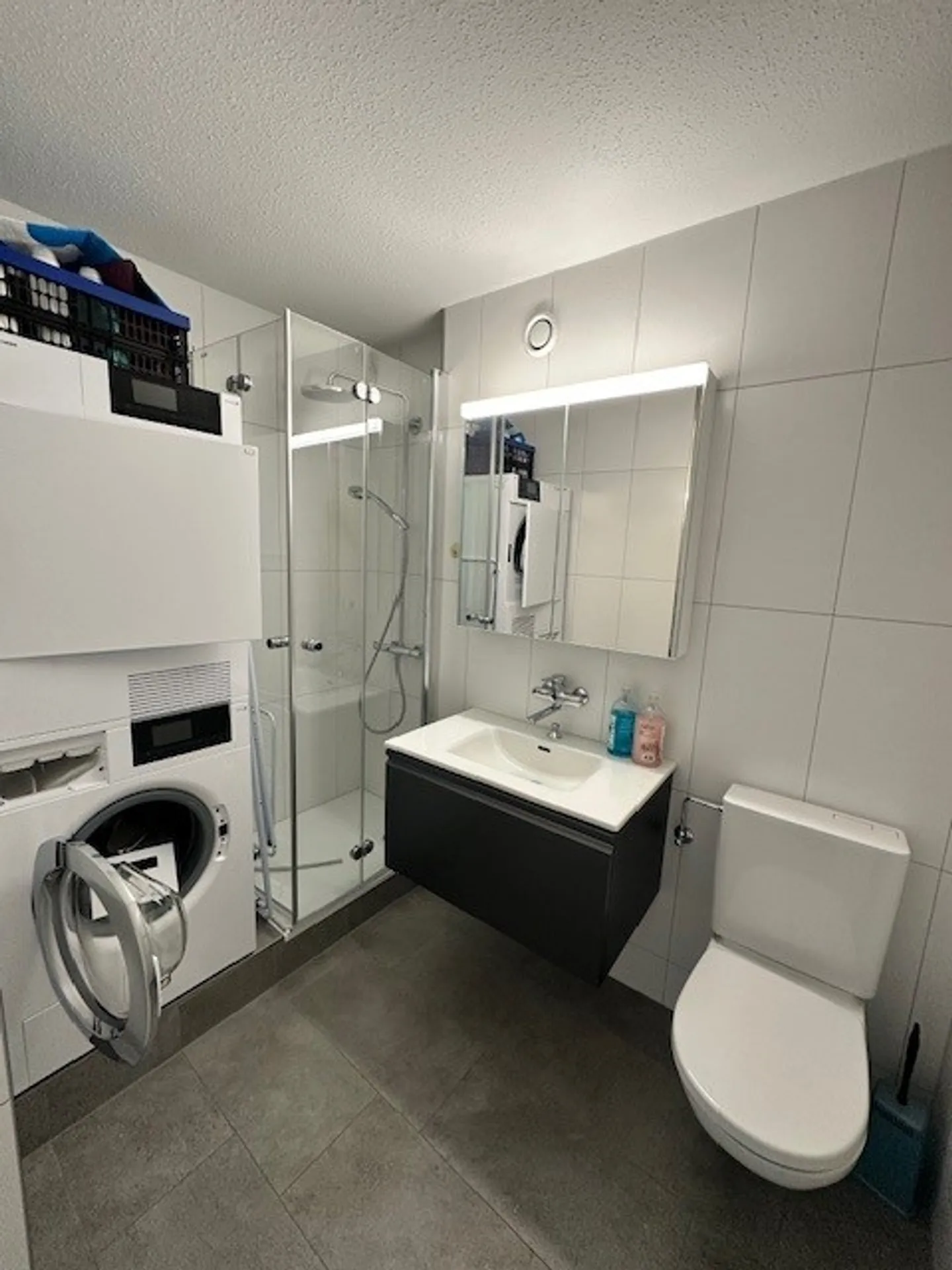 Appartement moderne de 3,5 pièces avec balcon et accès à la terrasse sur le toit - Photo 10 sur 14