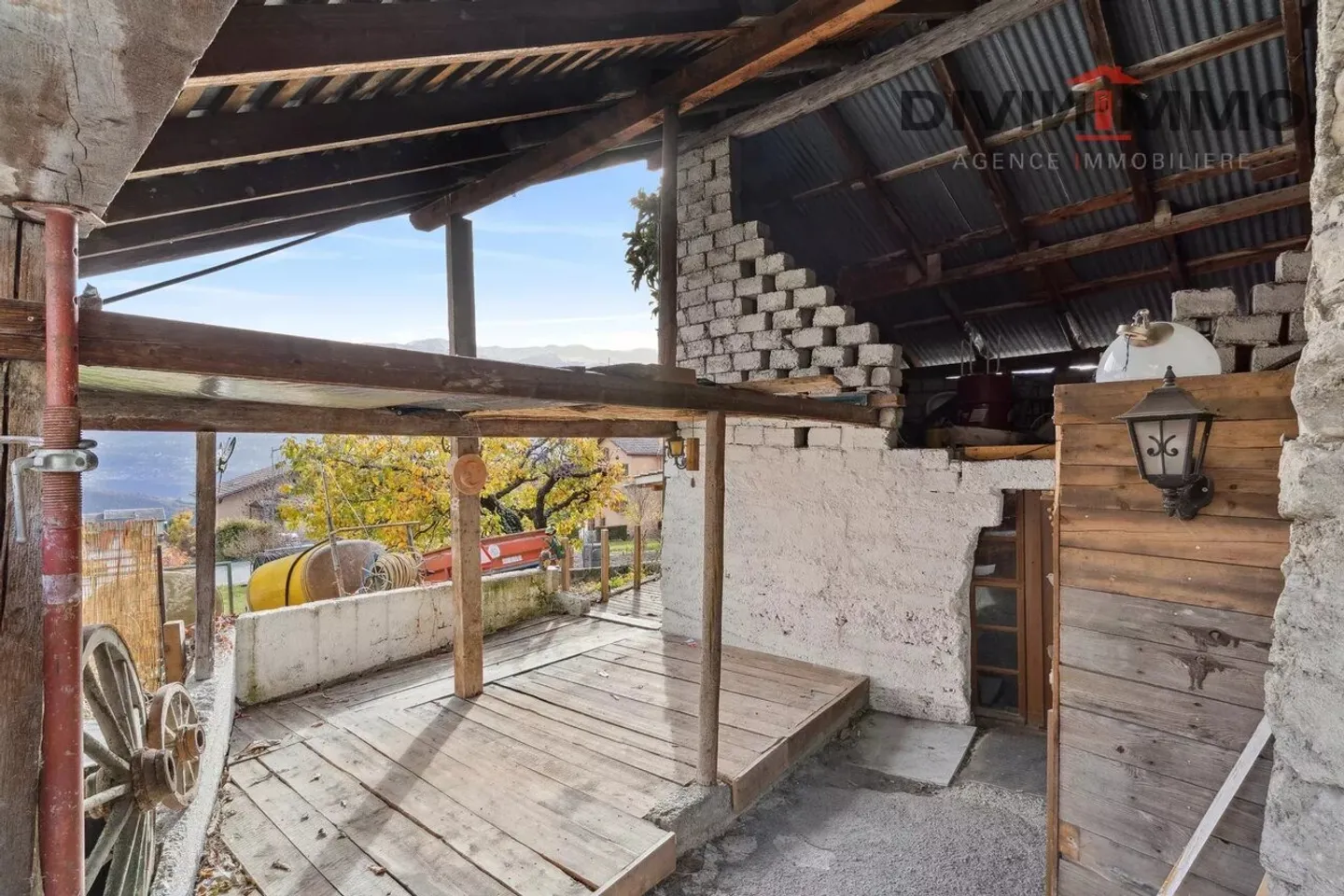 Charmante Scheune mit Terrasse, Garage und Parkplatz - Foto 3 von 5