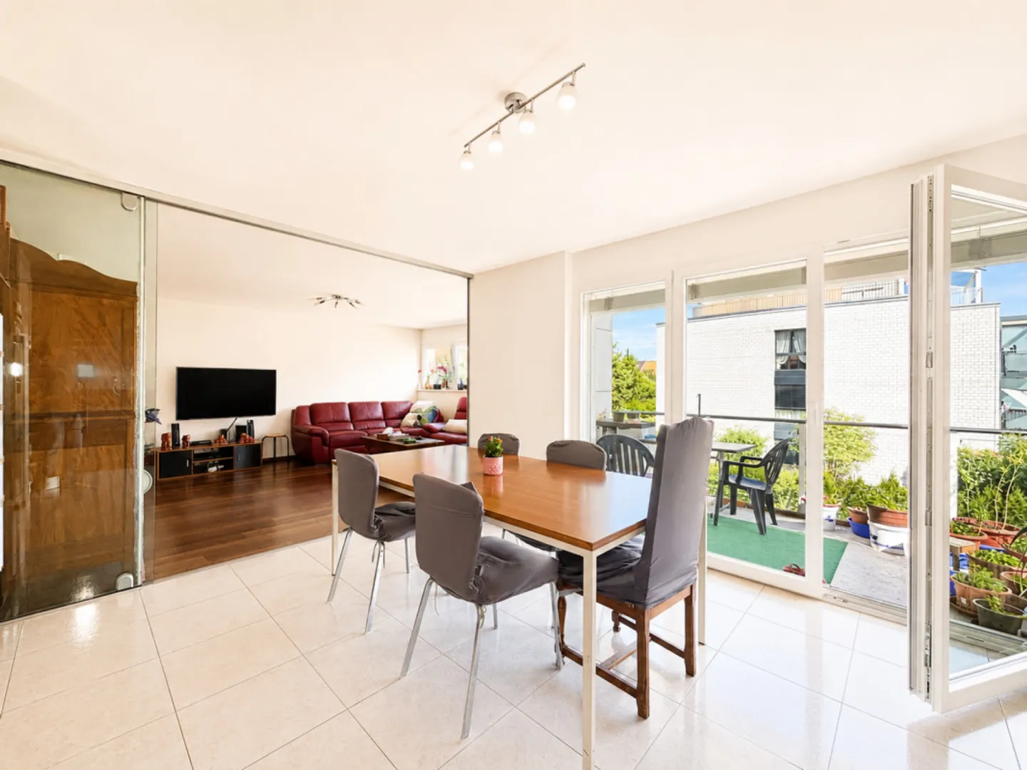 Magnificent 4.5-room apartment with large balcony - Photo 5 of 17