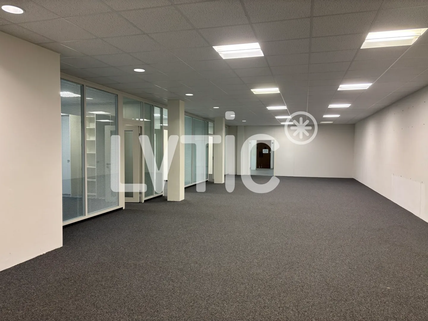 Werkstätten, Lager, Büros von 800 m2 zur Miete in Renens - Foto 1 von 13