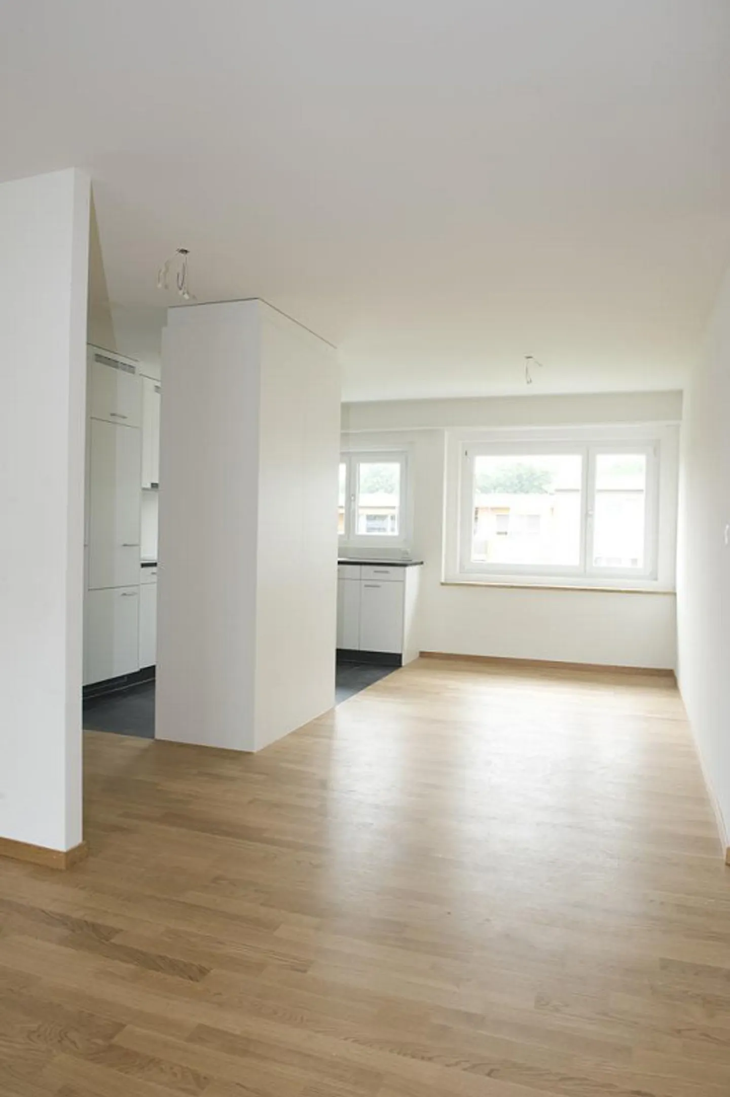 Modern 3.5 Room Apartment - Photo 2 of 7