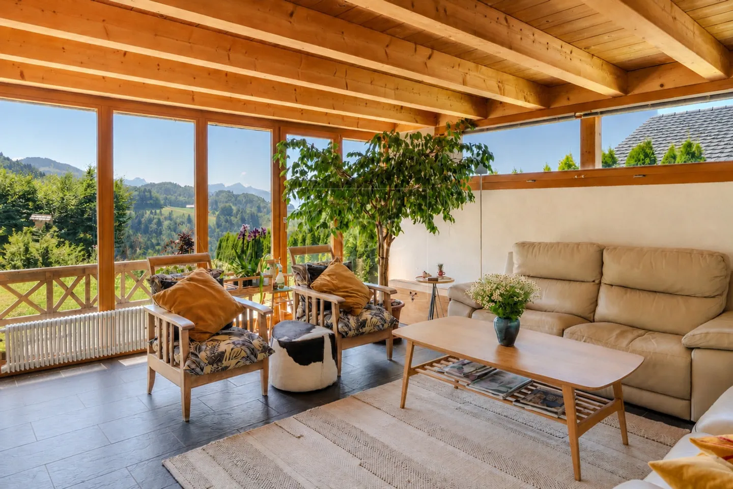 Bellissimo chalet contemporaneo con vista panoramica a Châtel-St-Denis - Foto 4 di 13