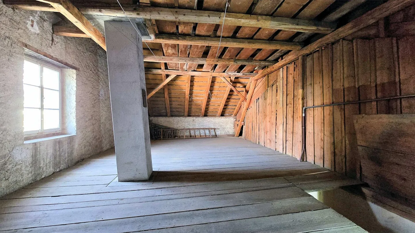 A cozy little house with expansion potential - Photo 9 of 11