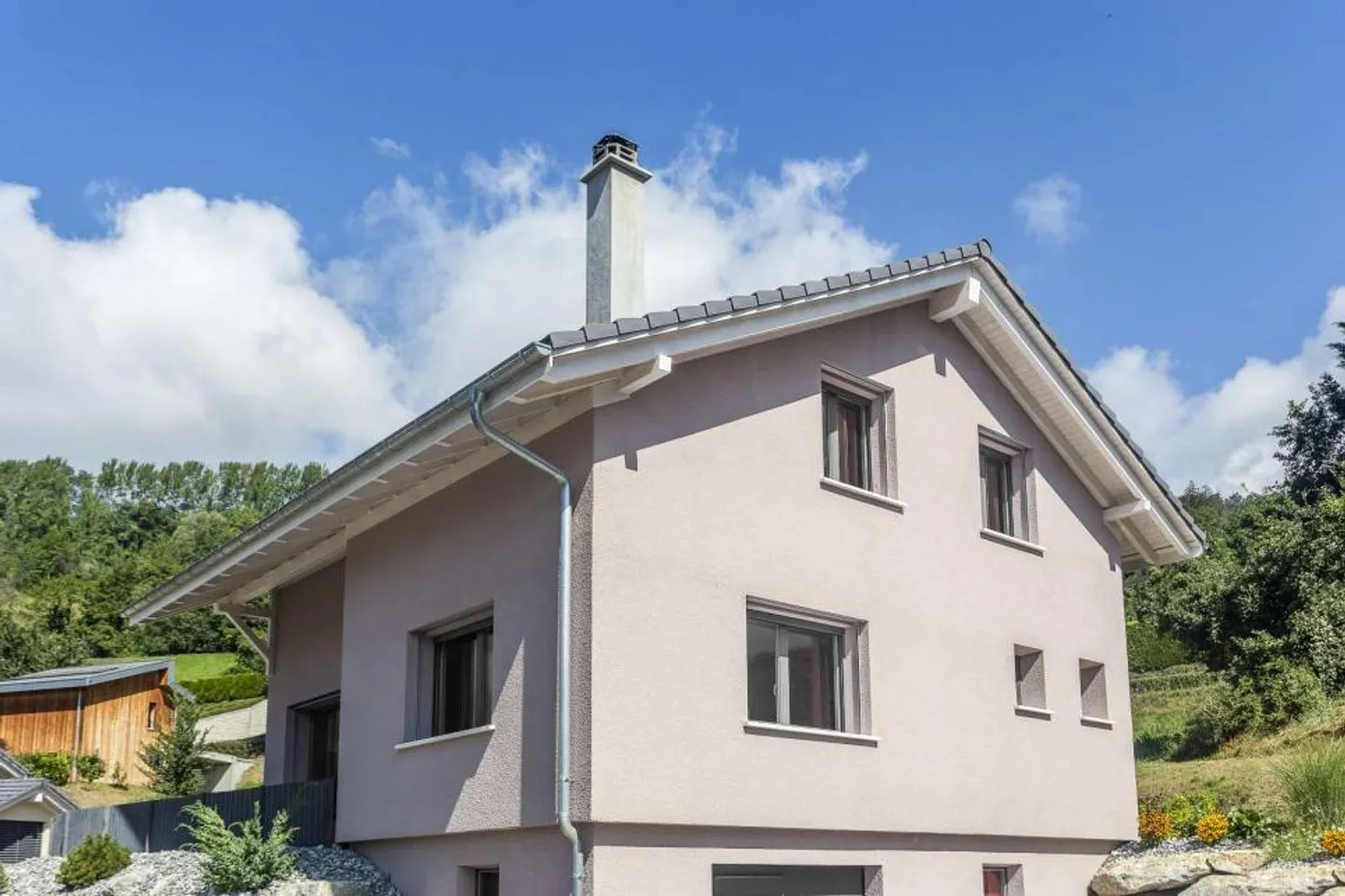 New promotion in Saint-George: villas with beautiful views from 787 CHF/month!* - Photo 1 of 8