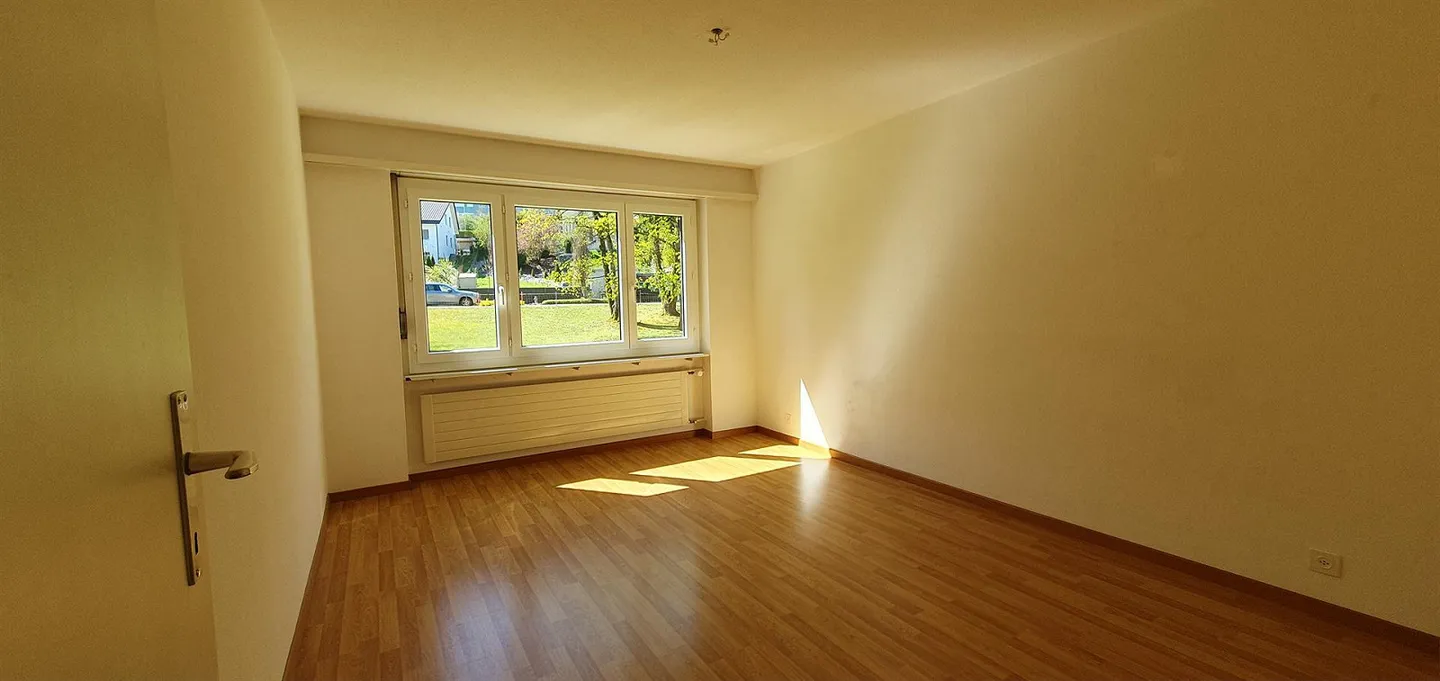 Vivere temporaneamente con vista sul verde a Spreitenbach! - Foto 3 di 7