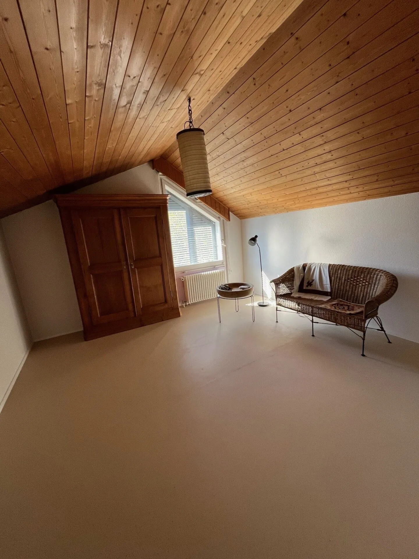 Spacious Living in a Sunny Location - Photo 10 of 28