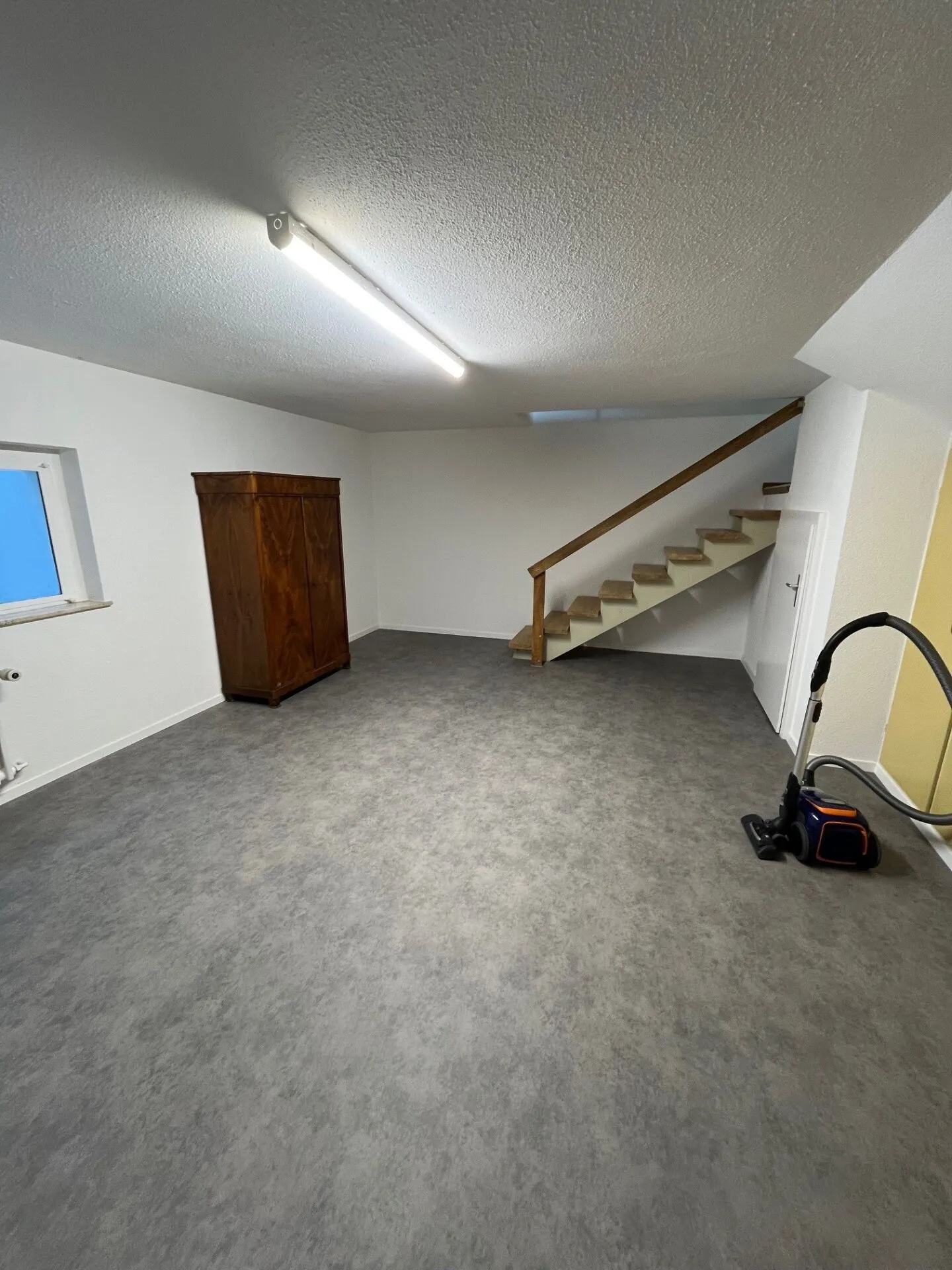Spacious Living in a Sunny Location - Photo 14 of 28