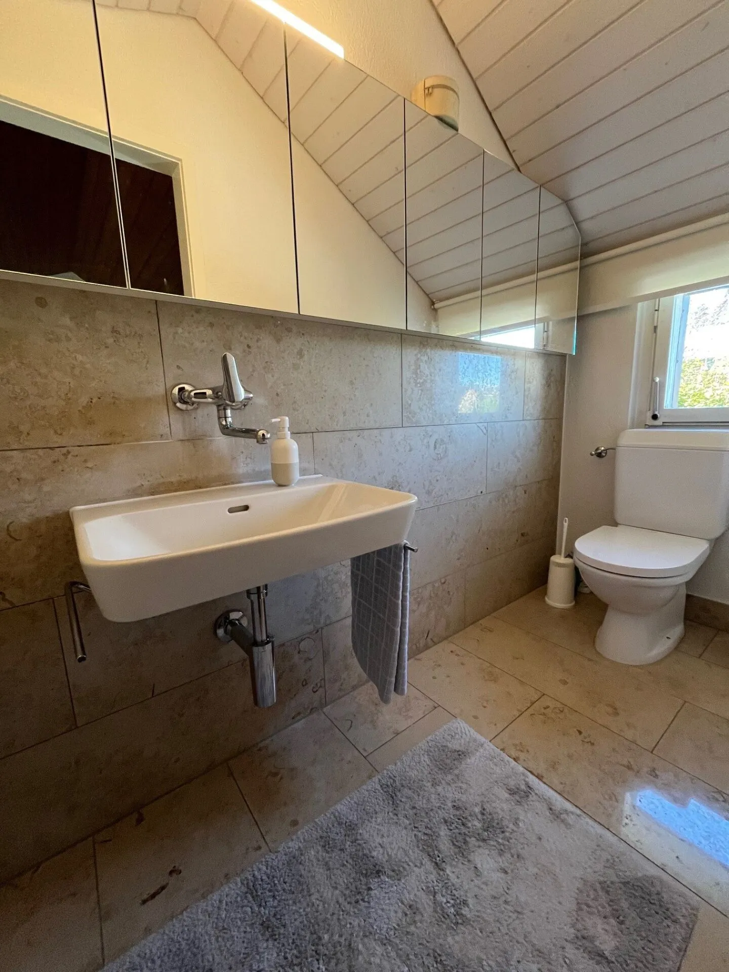 Spacious Living in a Sunny Location - Photo 18 of 28