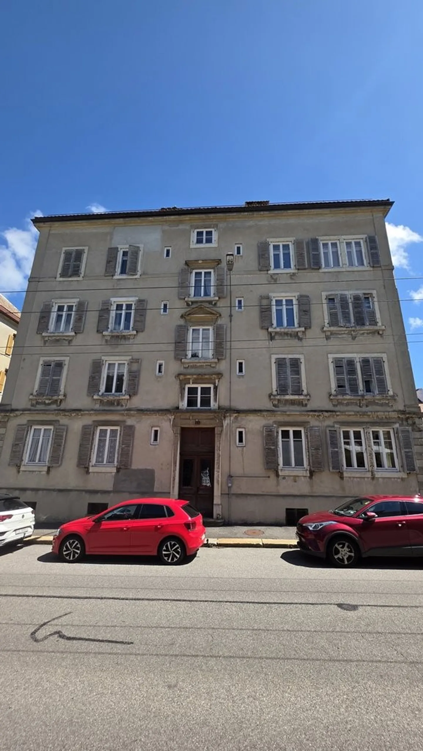 3-ROOM APARTMENT WITH BALCONY CLOSE TO AMENITIES - Photo 1 of 1