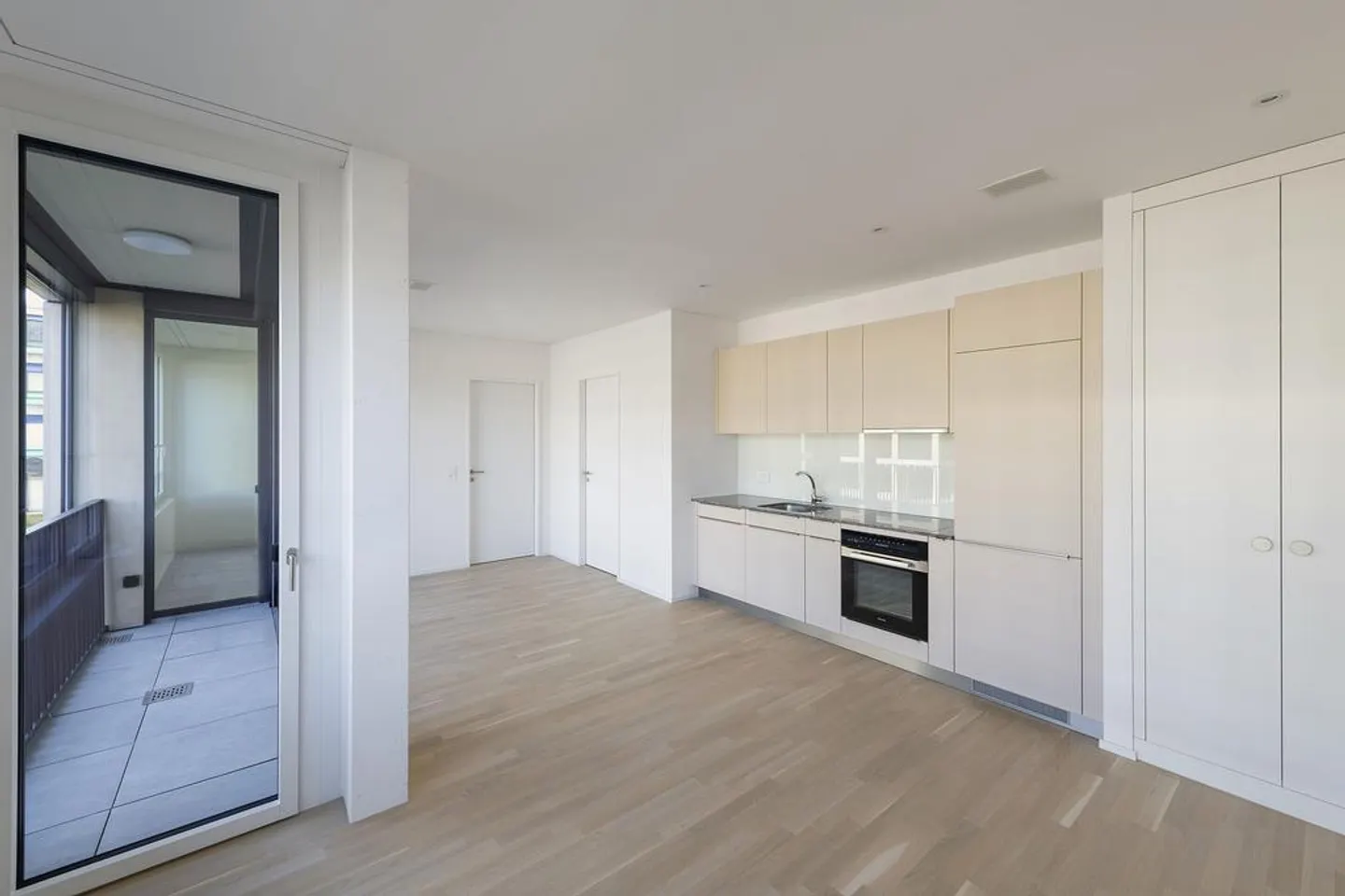 Modern 2.5 Room Apartment - Photo 3 of 5