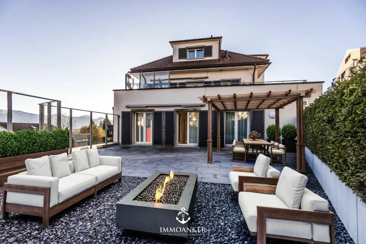 Stunning Apartment with Mountain Views - Photo 1 of 12