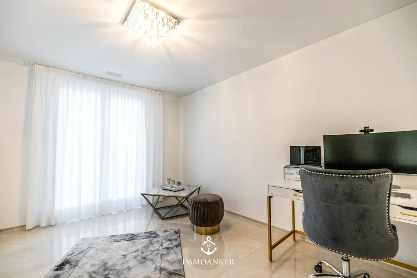 Stunning Apartment with Mountain Views - Photo 9 of 12