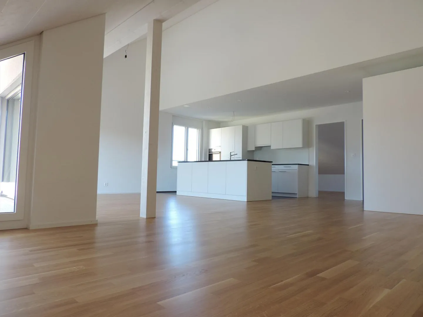 Appartamento mansardato spazioso e quasi nuovo di 3,5 locali - Foto 2 di 11