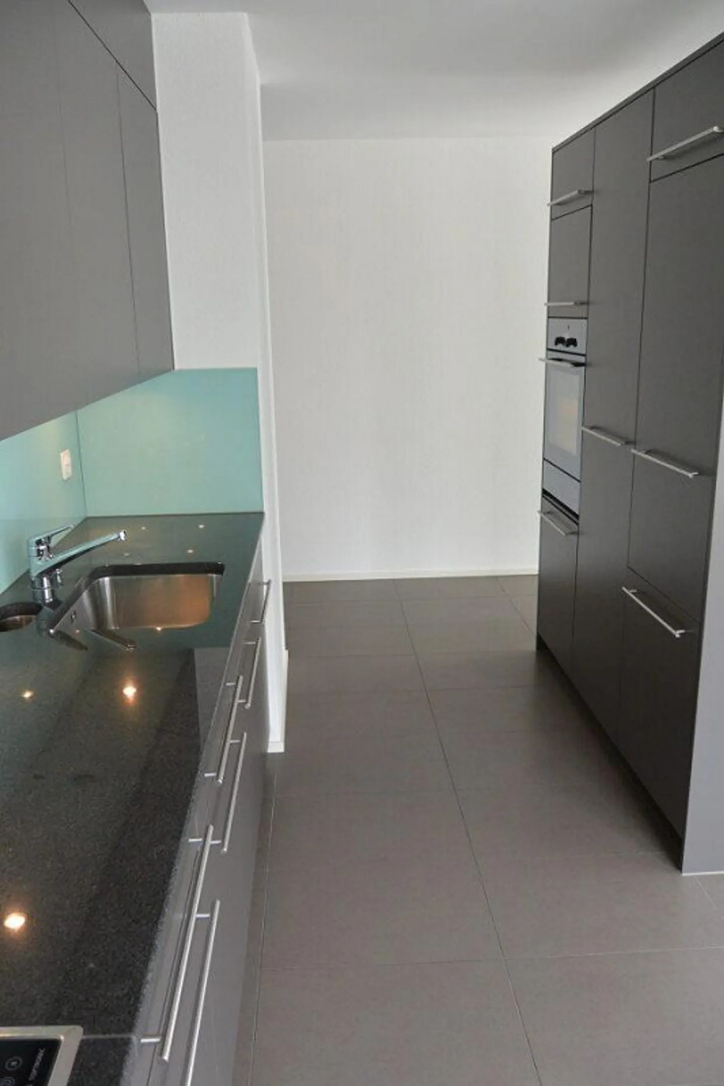 Appartement moderne de 3,5 pièces dans un emplacement central - Photo 4 sur 12