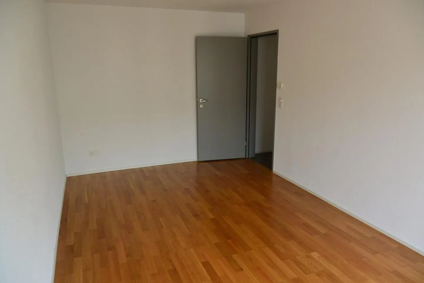 Appartement moderne de 3,5 pièces dans un emplacement central - Photo 12 sur 12