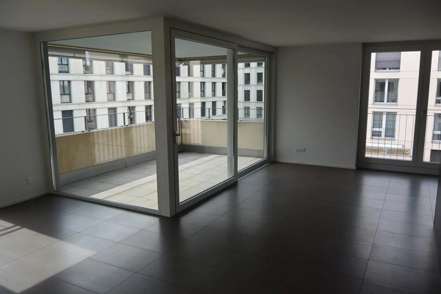 Appartement moderne de 3,5 pièces dans un emplacement central - Photo 9 sur 12