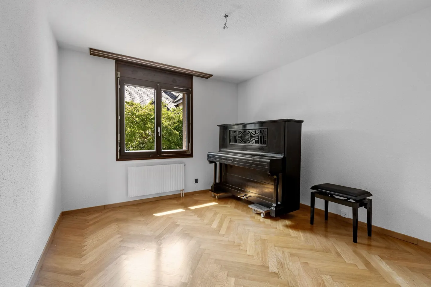 A classic in need of renewal seeks new residents! - Photo 8 of 14