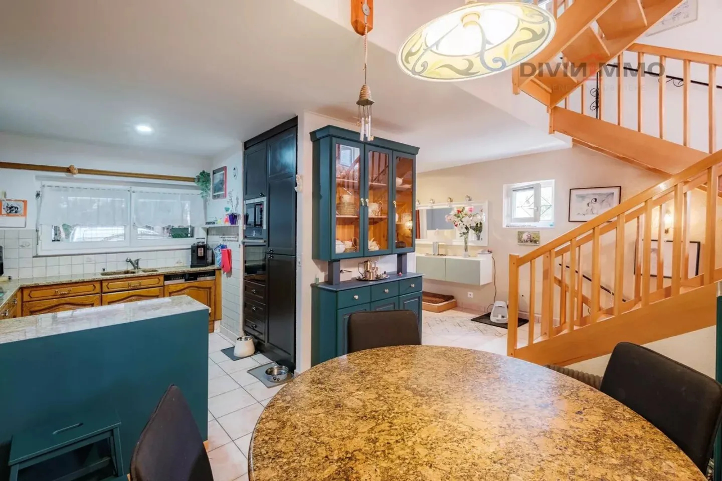 6,5-Zimmer-Eckhaus, Garage, 4 Parkplätze - Foto 3 von 13