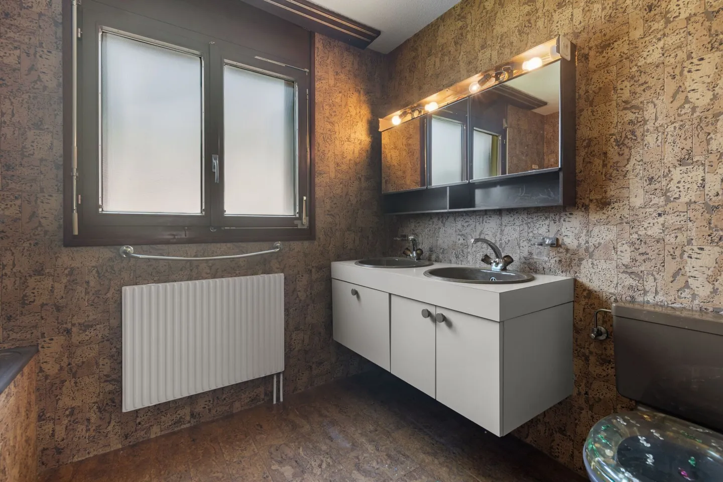 A classic in need of renewal seeks new residents! - Photo 10 of 14