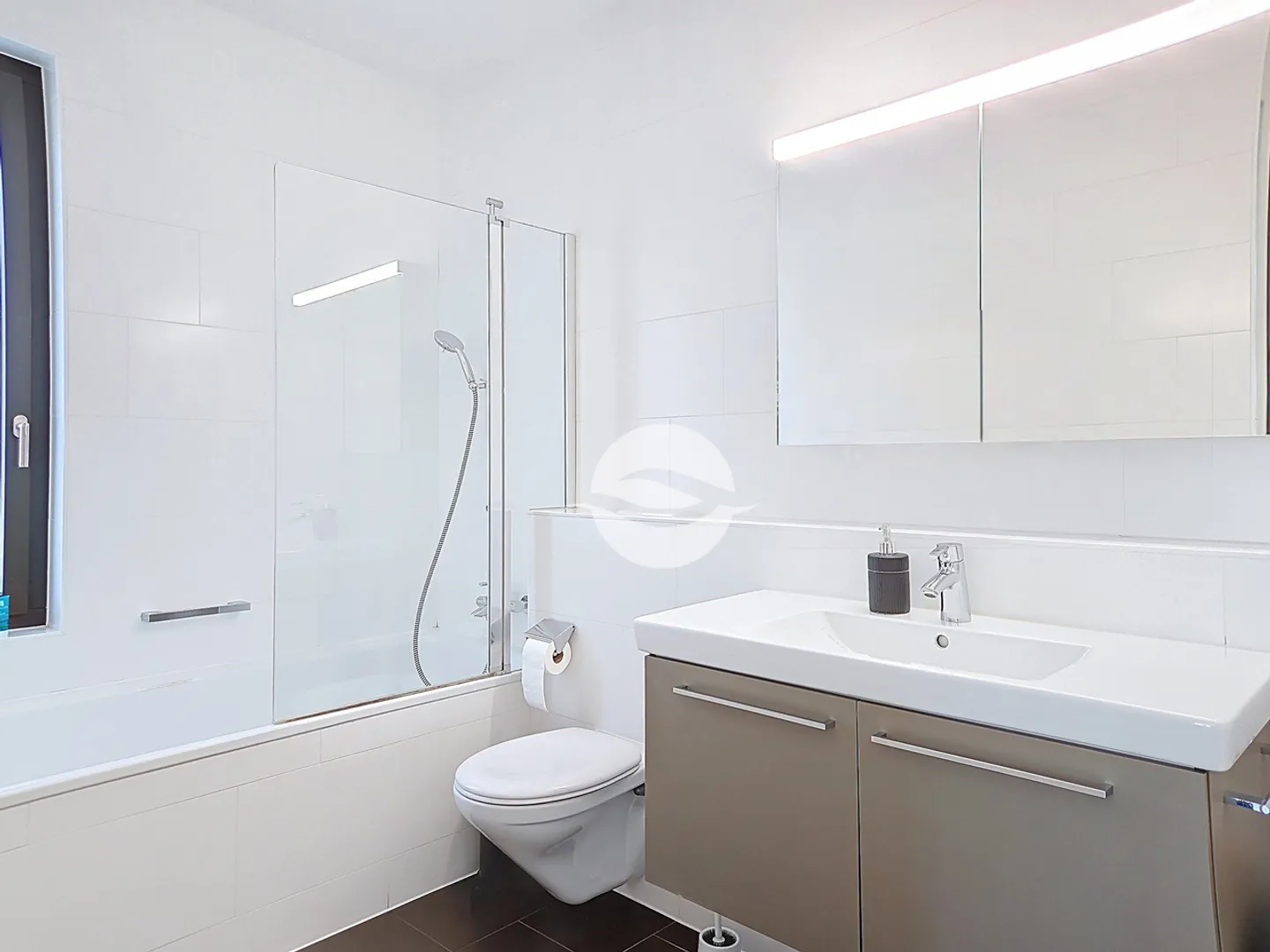 Appartement d'exception avec vue sur le lac - Photo 9 sur 11