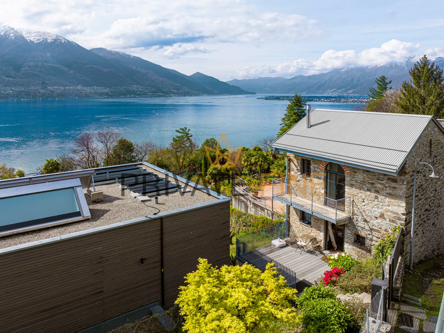 Moderne Villa mit rustikalem Charme - Foto 3 von 8