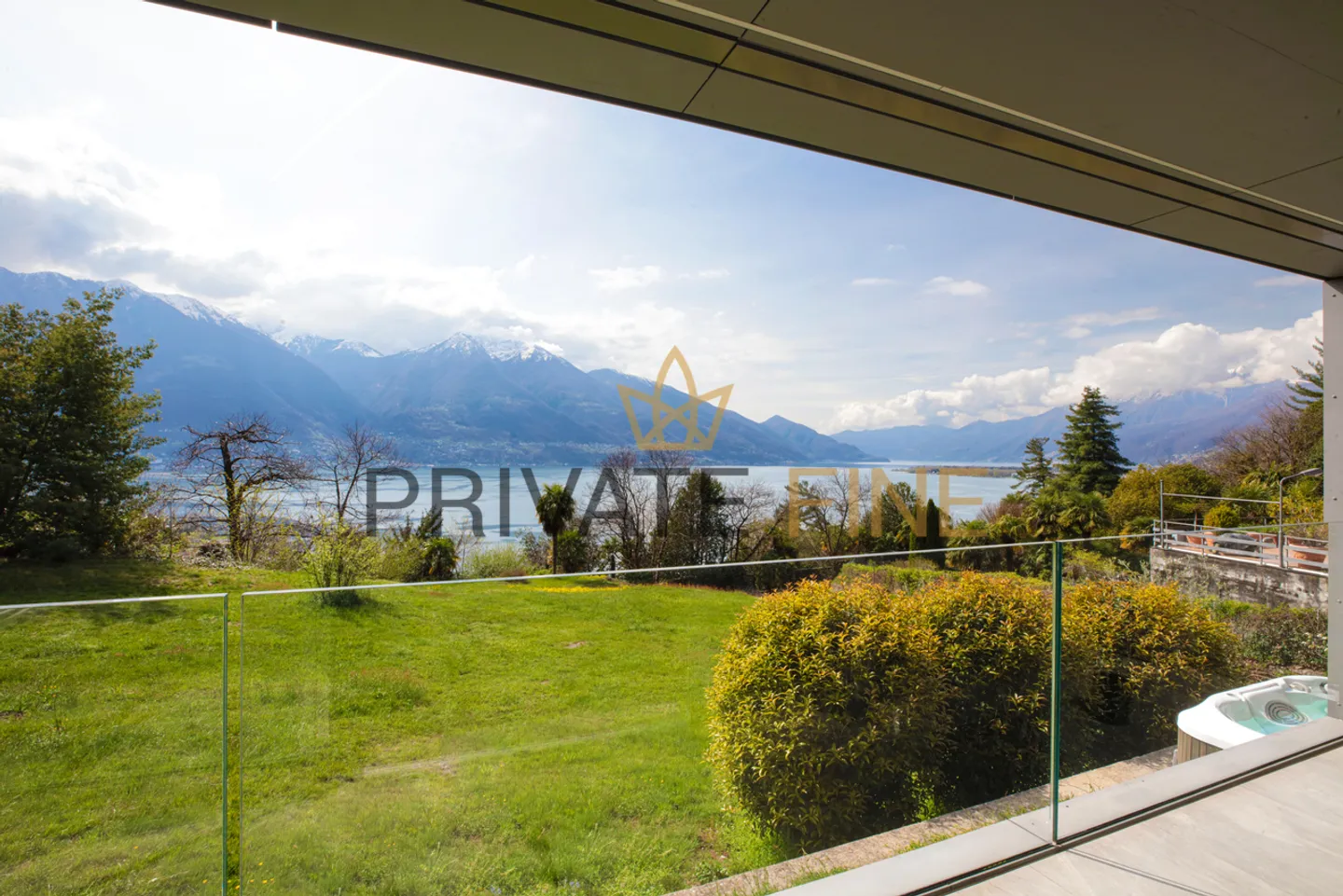 Moderne Villa mit rustikalem Charme - Foto 1 von 8