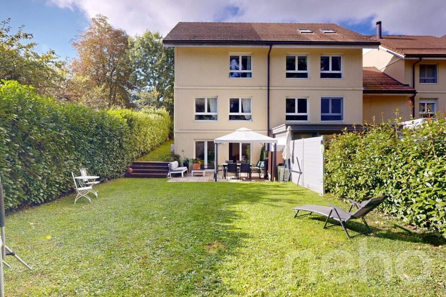 Schönes Reihenhaus mit Blick auf den Wald in Genolier - Foto 1 von 12