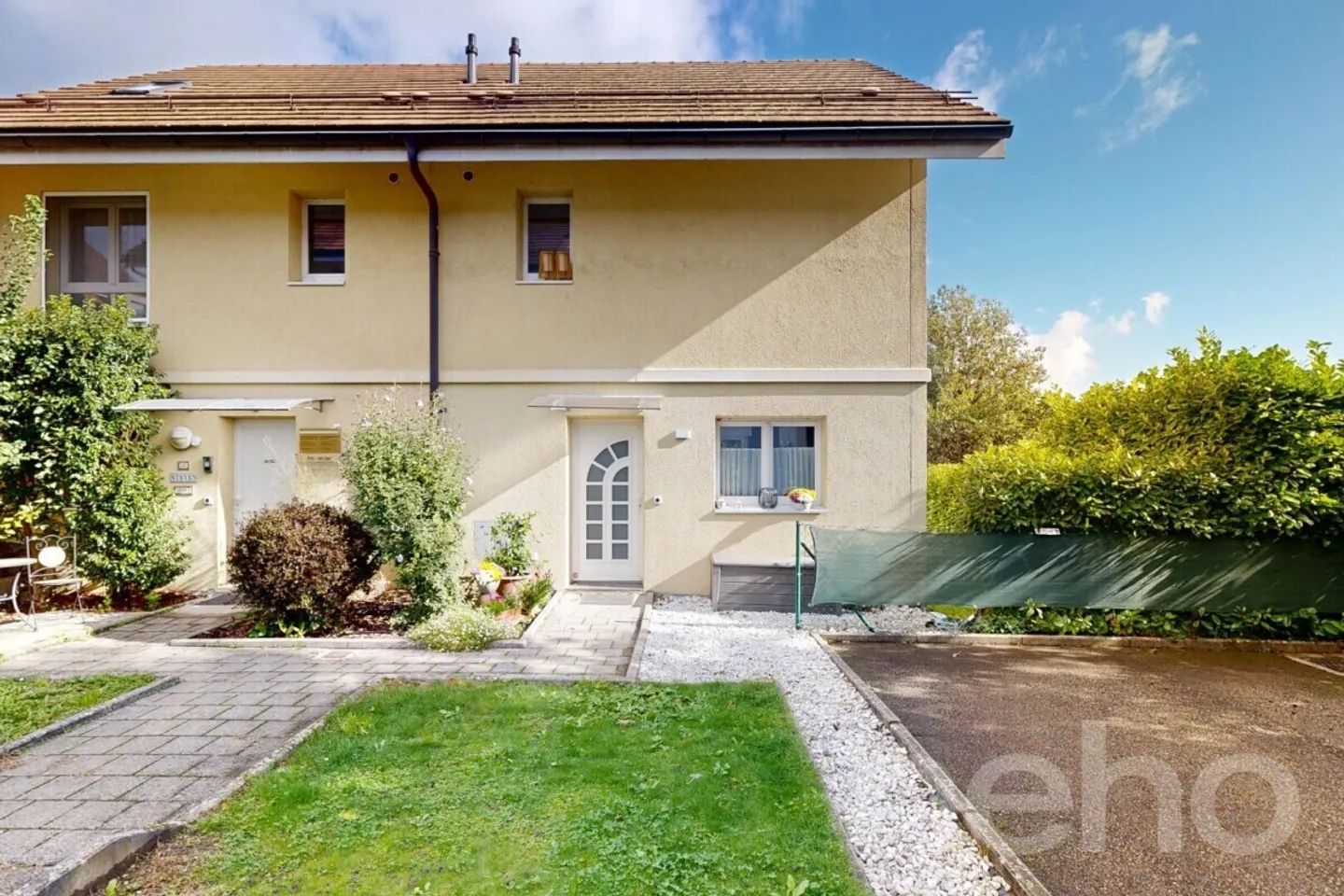 Schönes Reihenhaus mit Blick auf den Wald in Genolier - Foto 2 von 12