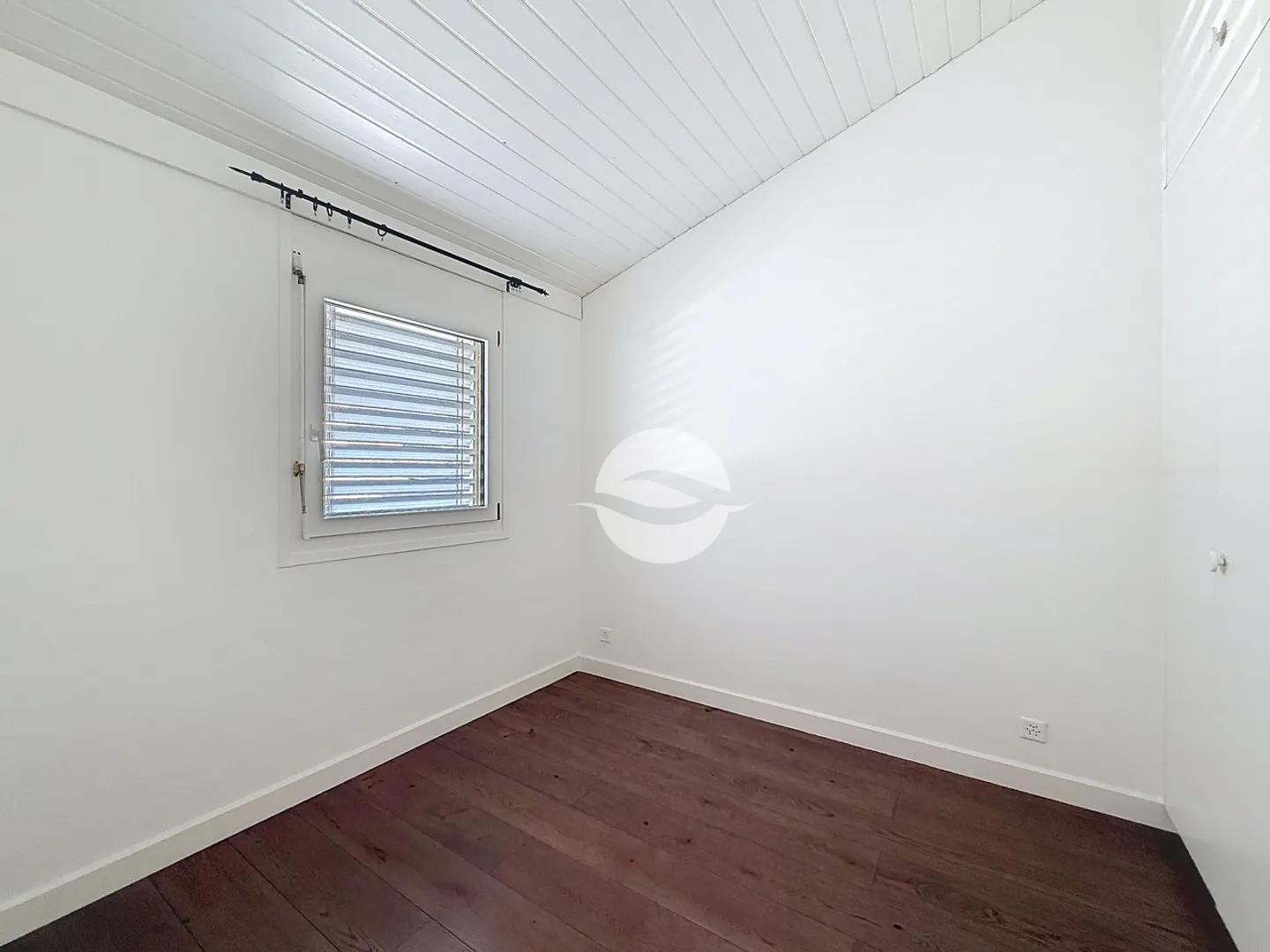 Charming 6-Room Attached House with Garden - Photo 5 of 12