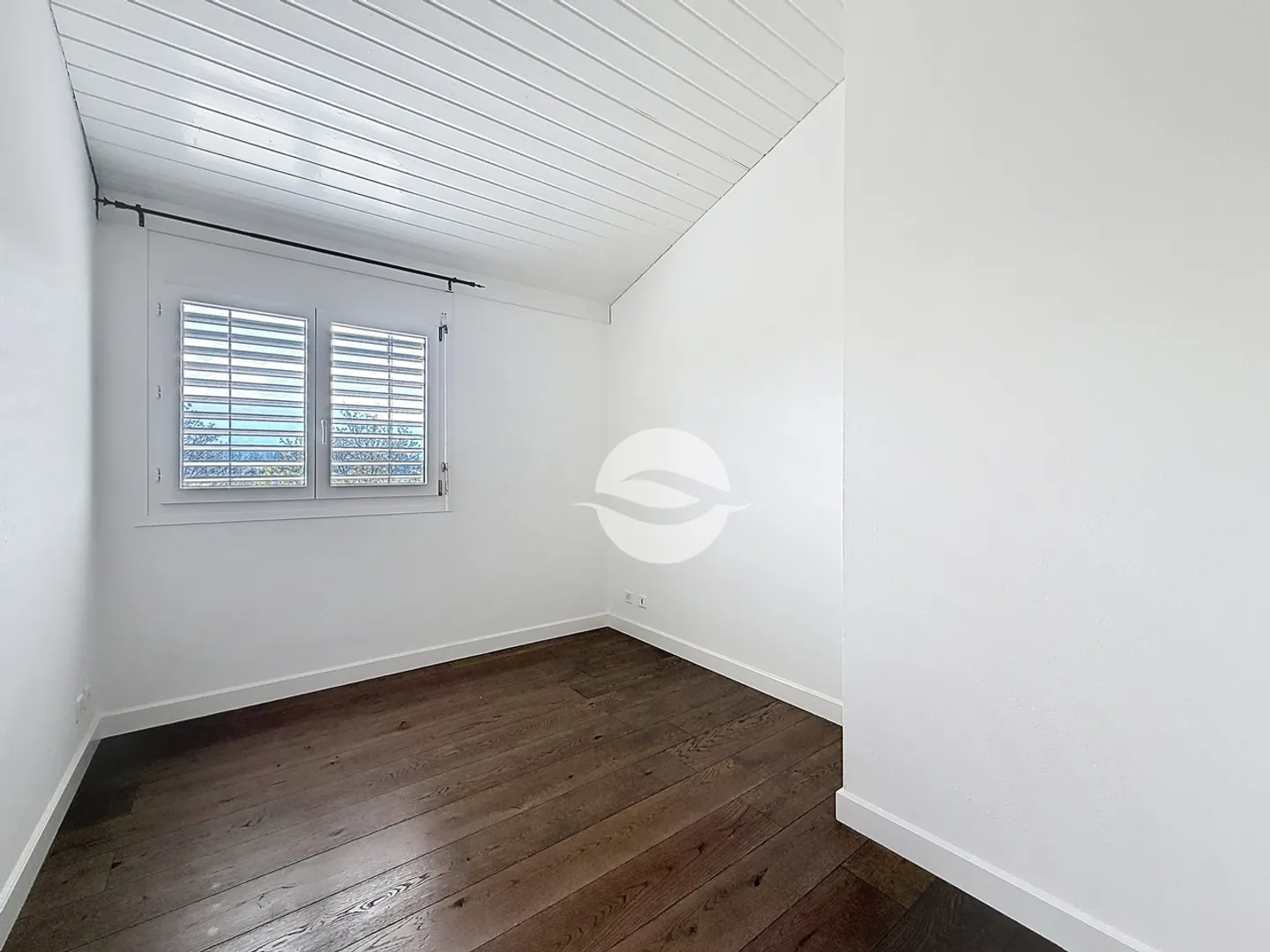 Charming 6-Room Attached House with Garden - Photo 4 of 12