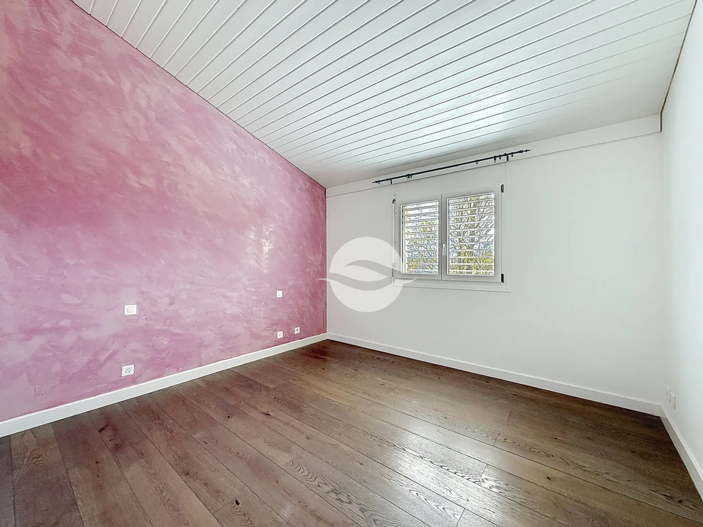 Charming 6-Room Attached House with Garden - Photo 6 of 12