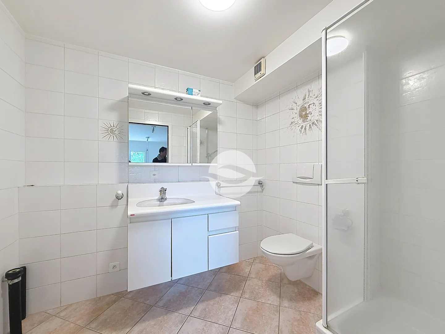 Charming 6-Room Attached House with Garden - Photo 9 of 12