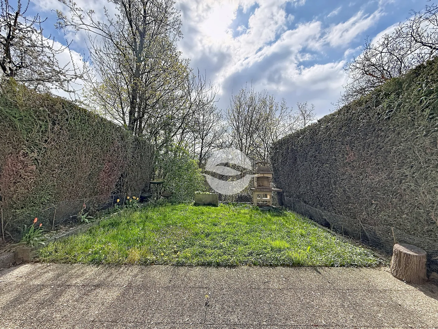 Charming 6-Room Attached House with Garden - Photo 10 of 12